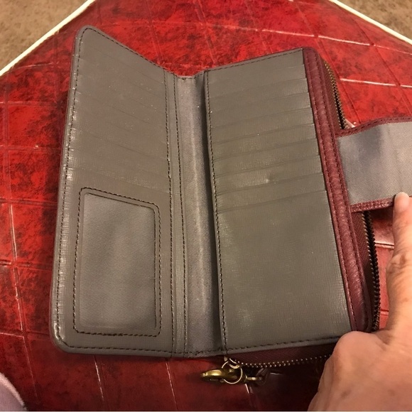 Fossil Pebble Leather Wristlet - Picture 3 of 9